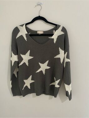 Altar'd State Gray V-Neck Star Sweater with White Stars